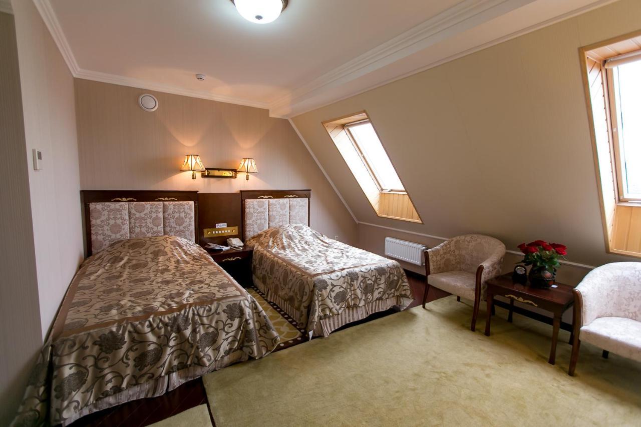 Allureinn Hotel And Spa Чернивци Екстериор снимка