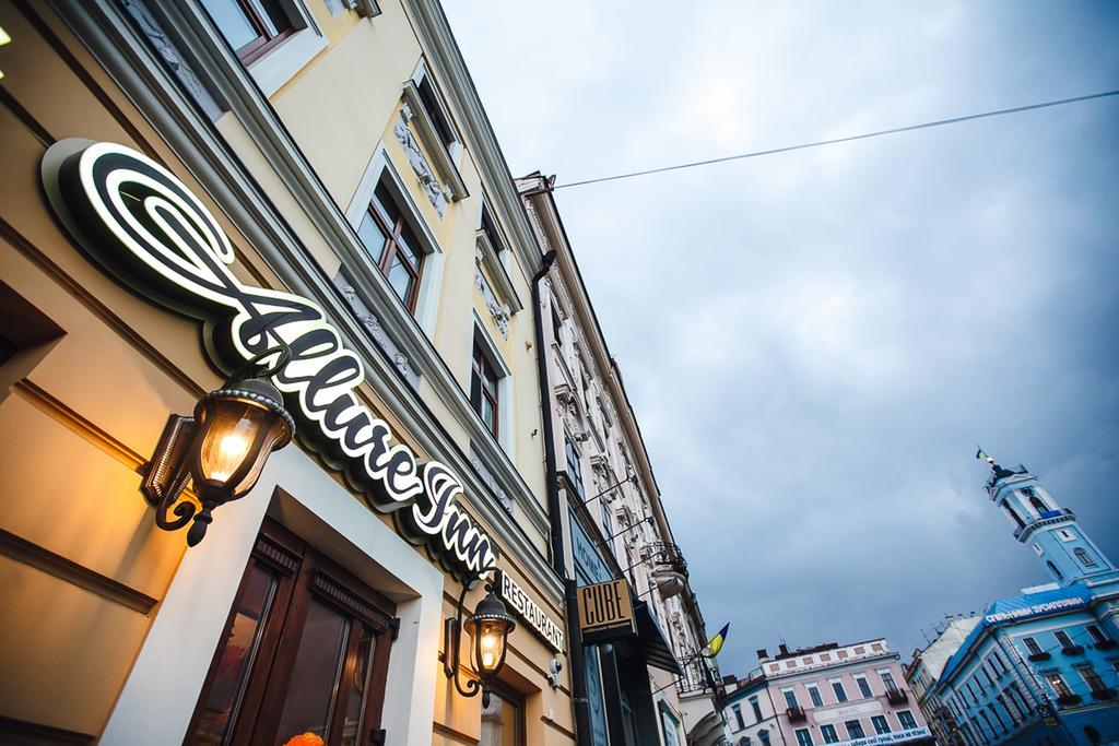 Allureinn Hotel And Spa Чернивци Екстериор снимка