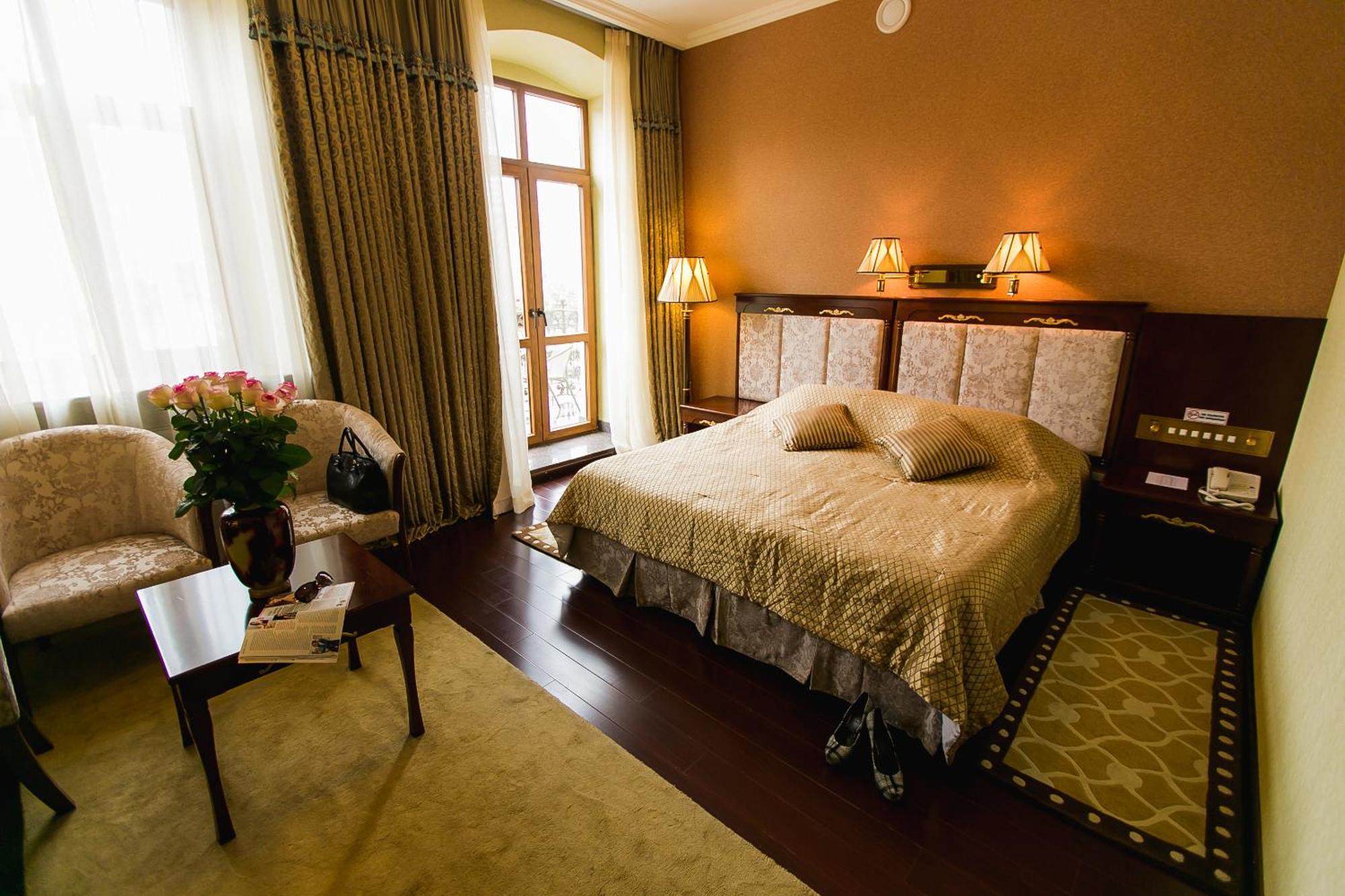 Allureinn Hotel And Spa Чернивци Екстериор снимка