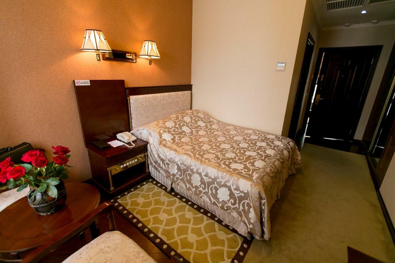 Allureinn Hotel And Spa Чернивци Екстериор снимка