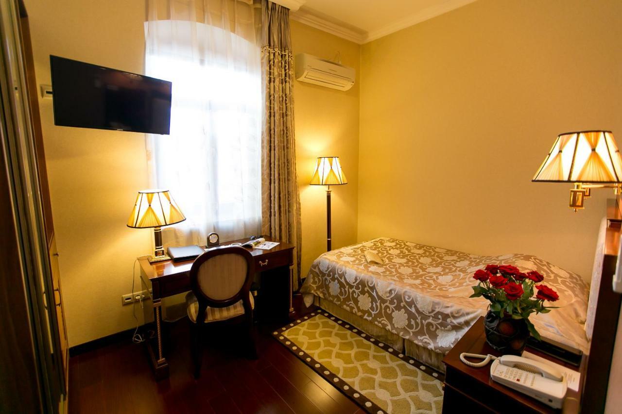 Allureinn Hotel And Spa Чернивци Екстериор снимка