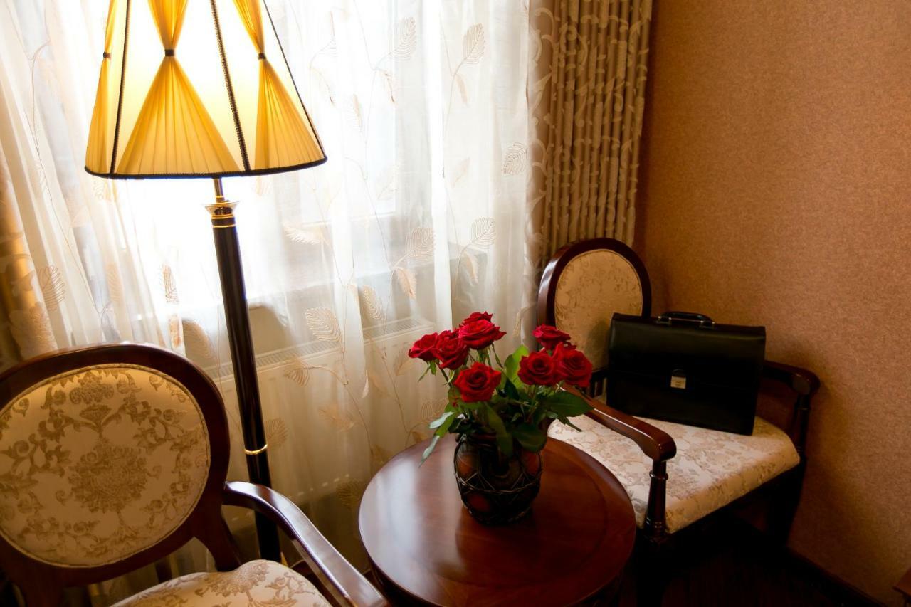 Allureinn Hotel And Spa Чернивци Екстериор снимка