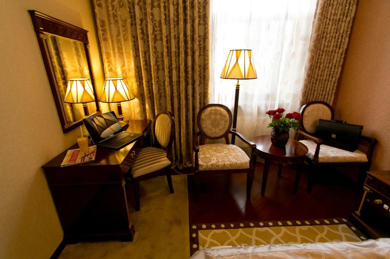 Allureinn Hotel And Spa Чернивци Екстериор снимка