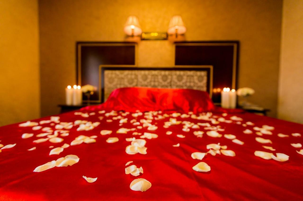 Allureinn Hotel And Spa Чернивци Екстериор снимка