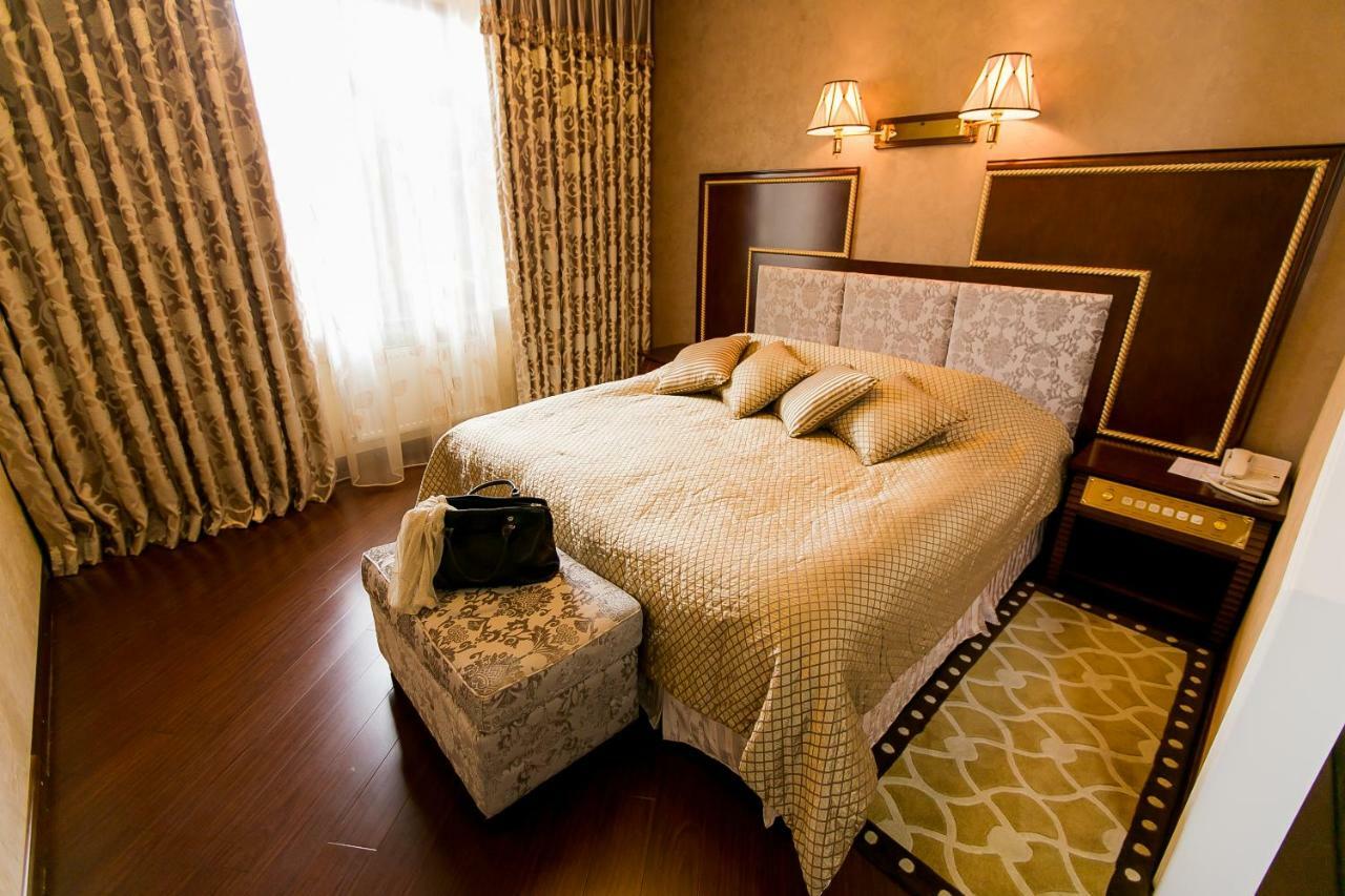Allureinn Hotel And Spa Чернивци Екстериор снимка