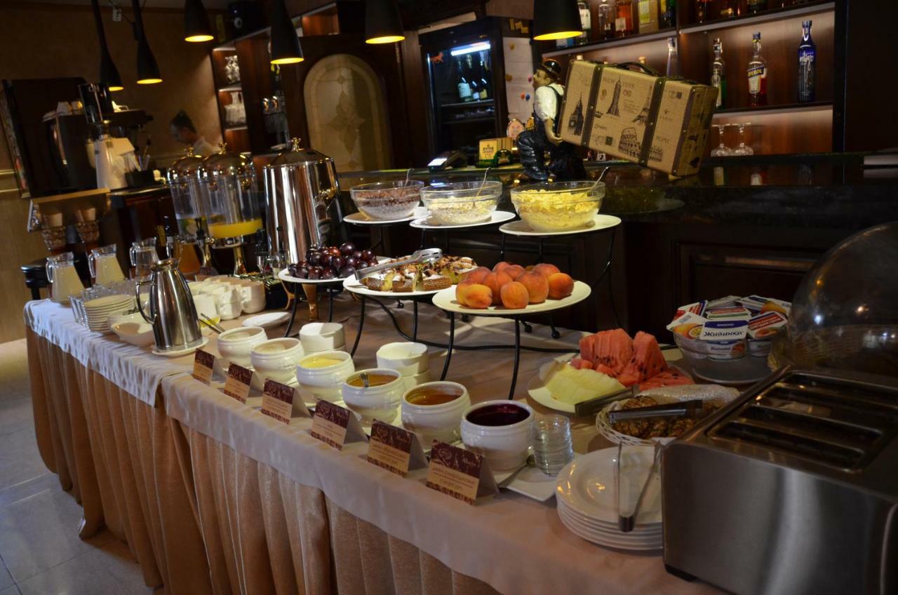 Allureinn Hotel And Spa Чернивци Екстериор снимка