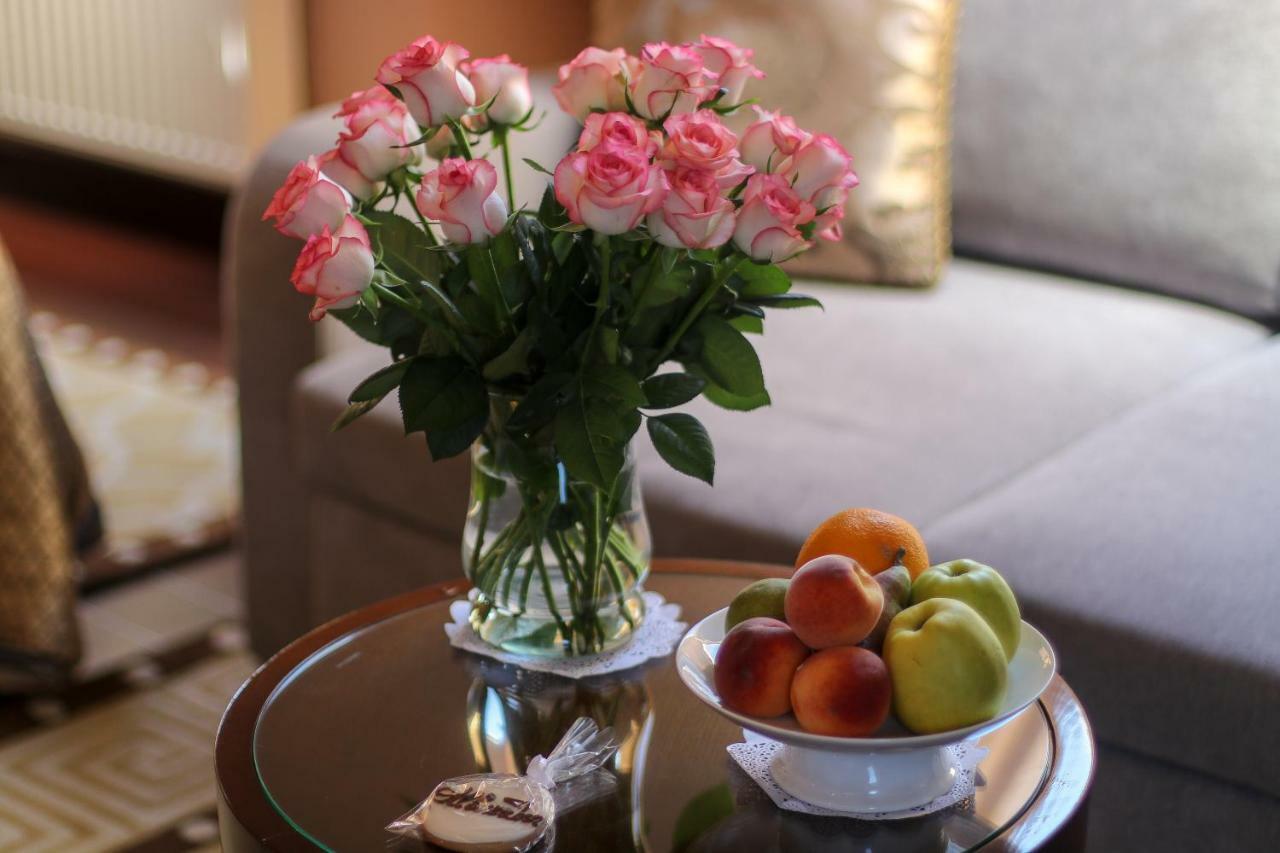 Allureinn Hotel And Spa Чернивци Екстериор снимка
